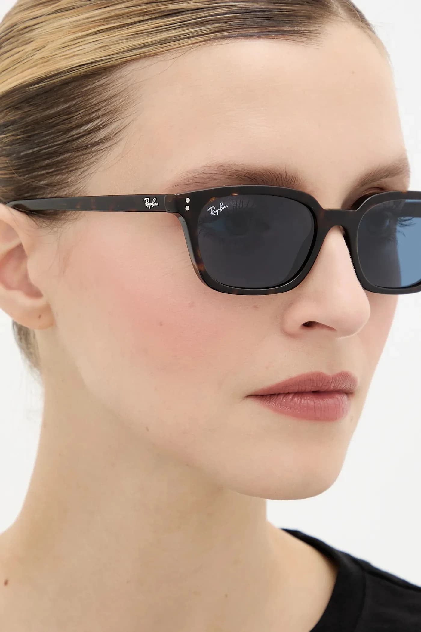 Солнцезащитные очки - фото 10