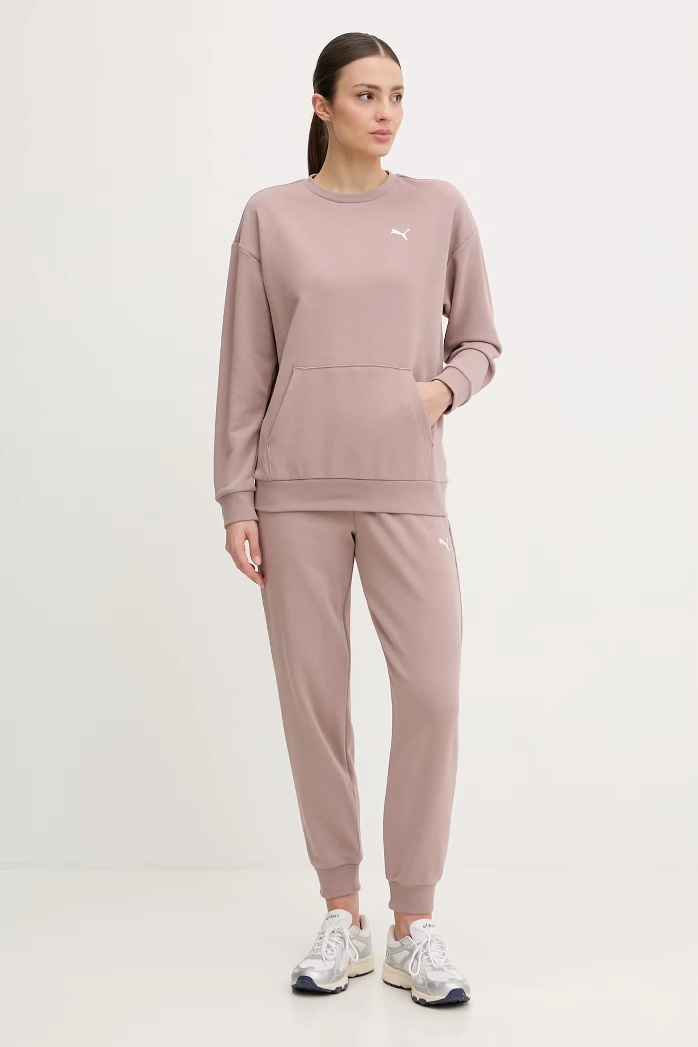 Женский спортивный костюм свободного кроя