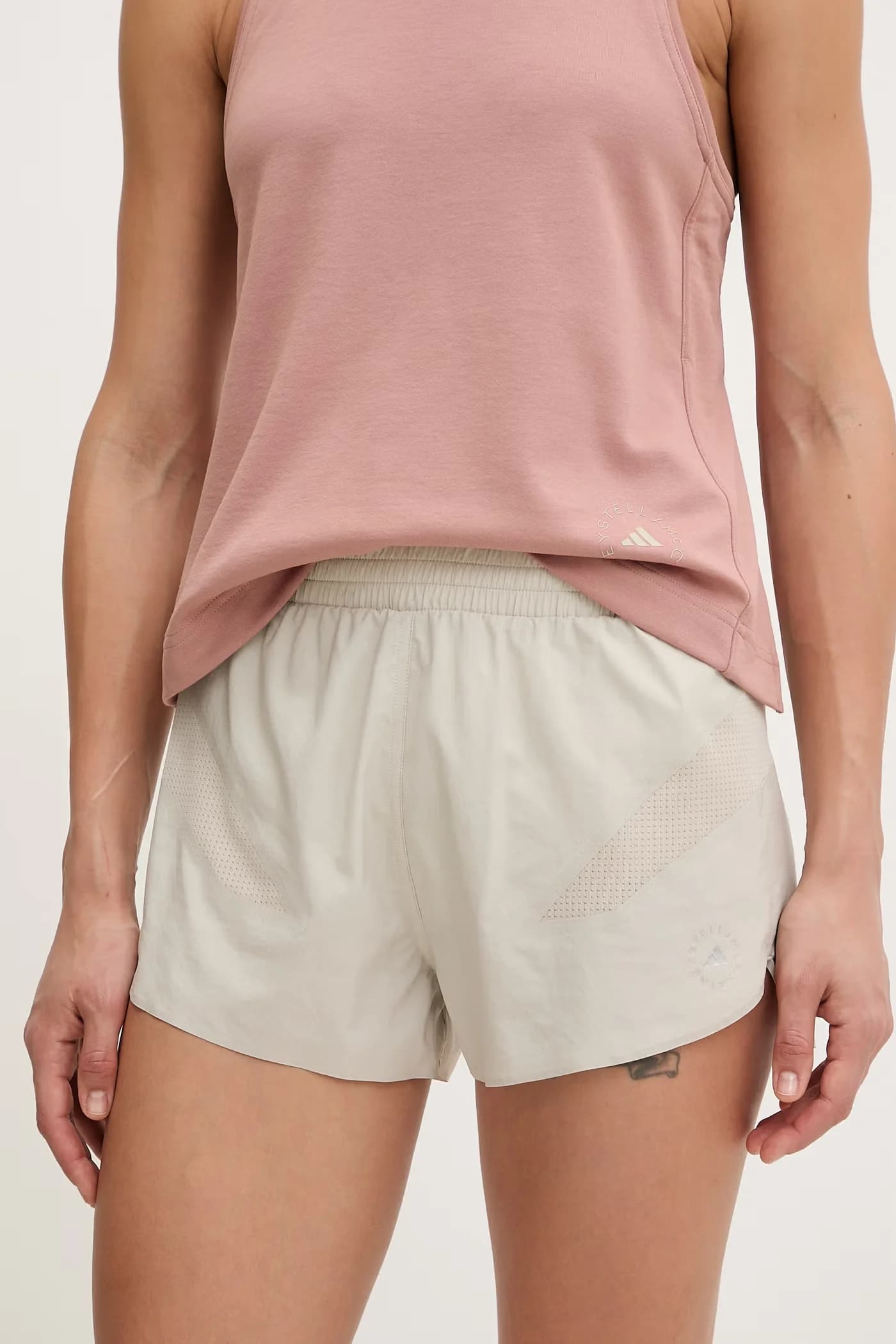 Женские спортивные шорты