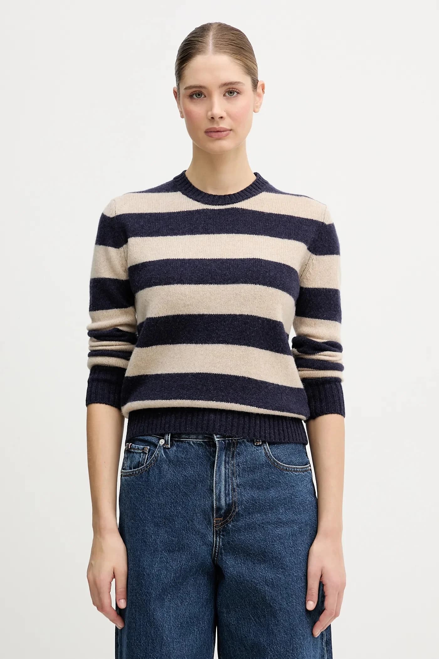 Шерстяной свитер