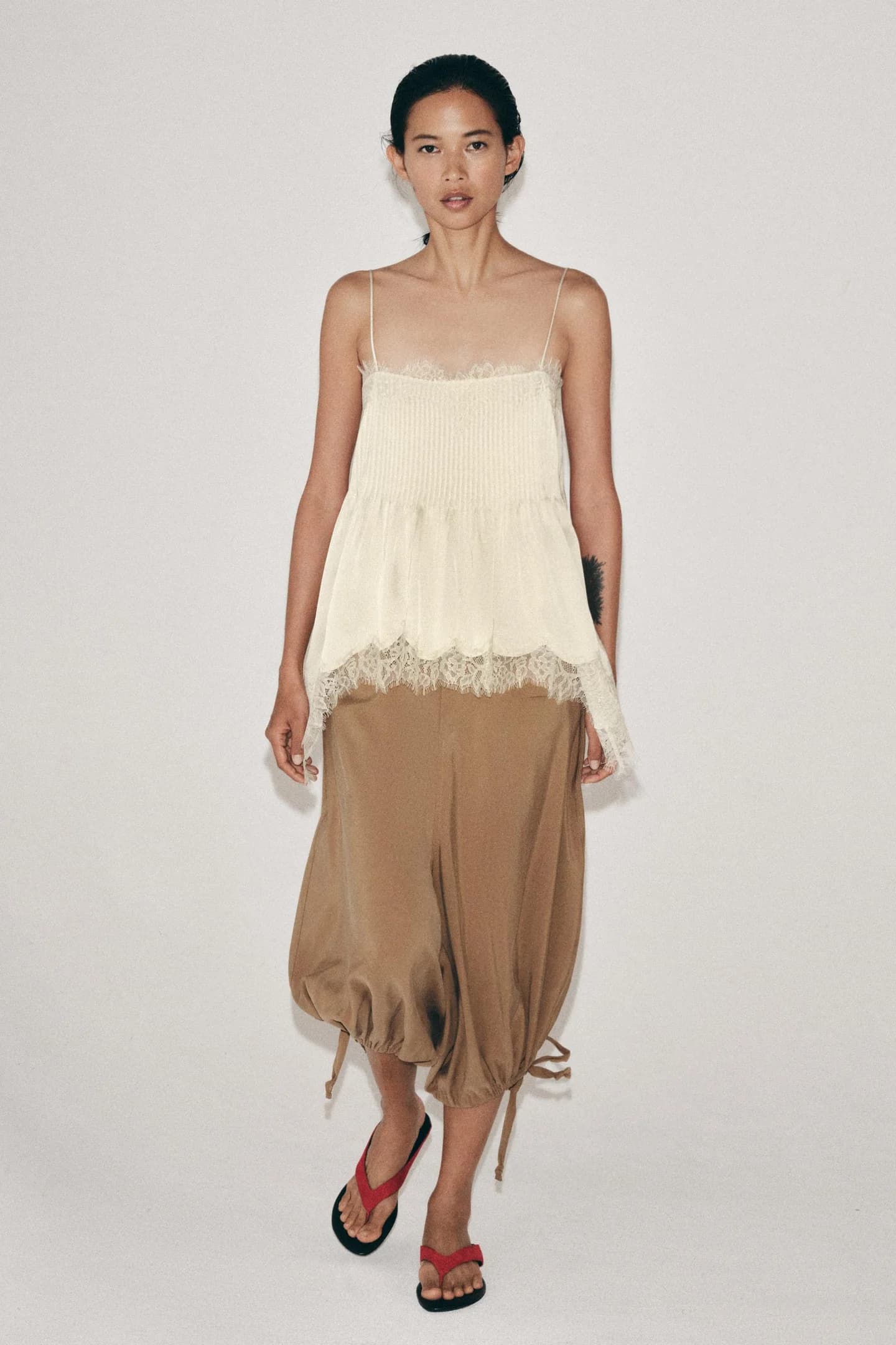 ТОП БЕЛЬЕВОГО СТИЛЯ С КРУЖЕВОМ ИЗ КОЛЛЕКЦИИ ZW - фото 2