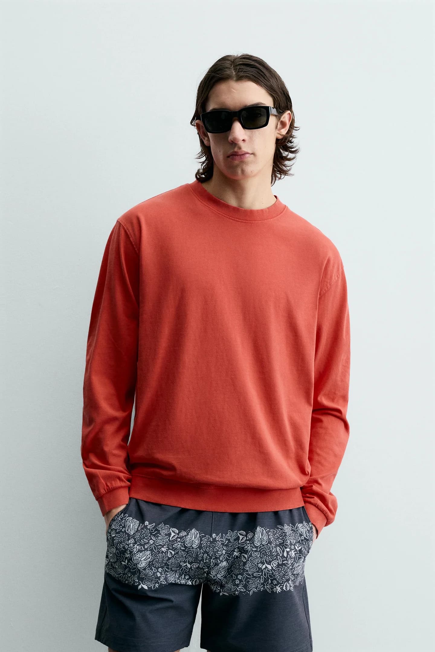 СВИТШОТ С КРУГЛЫМ ВЫРЕЗОМ С ЭФФЕКТОМ СТИРКИ