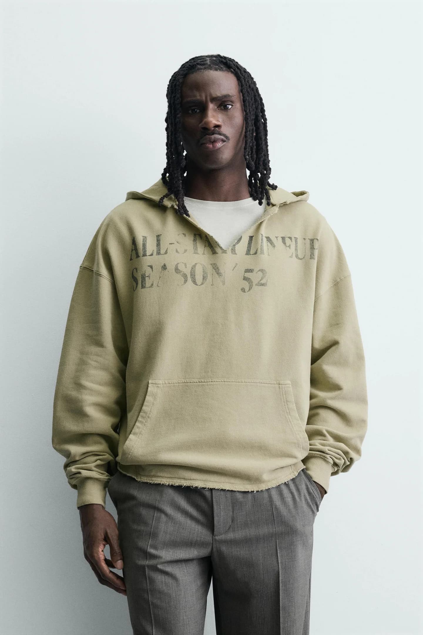 СВИТШОТ С ТЕКСТОВЫМ ПРИНТОМ И ЭФФЕКТОМ СТИРКИ