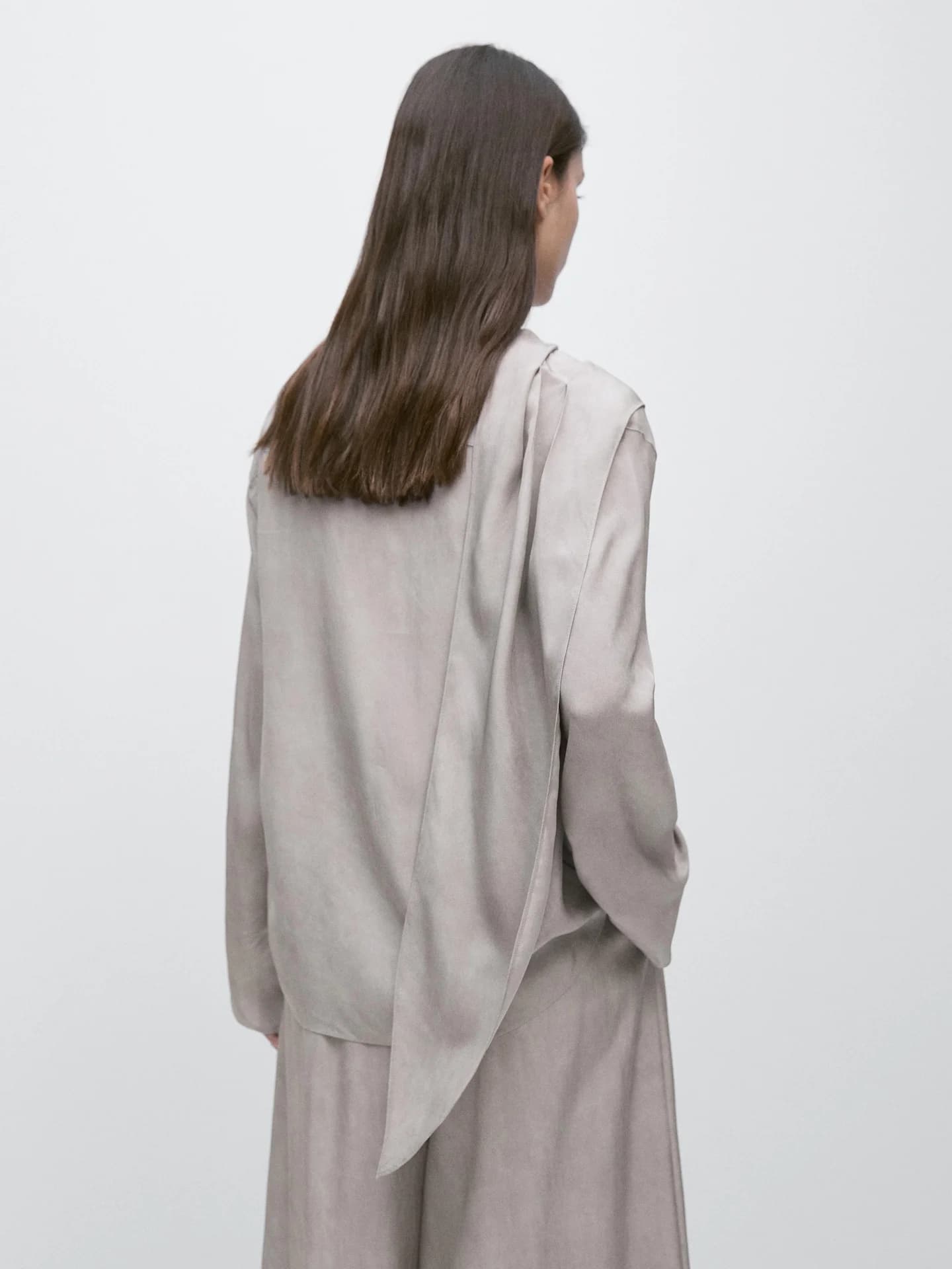 Свободная рубашка с деталью шарфа - фото 3