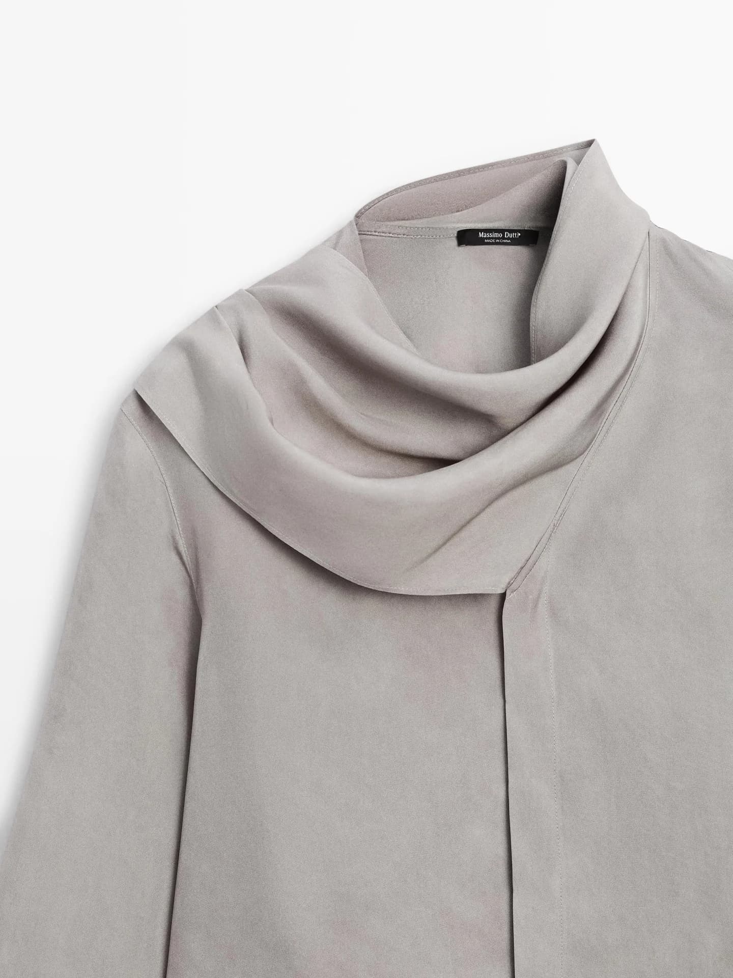 Свободная рубашка с деталью шарфа - фото 7