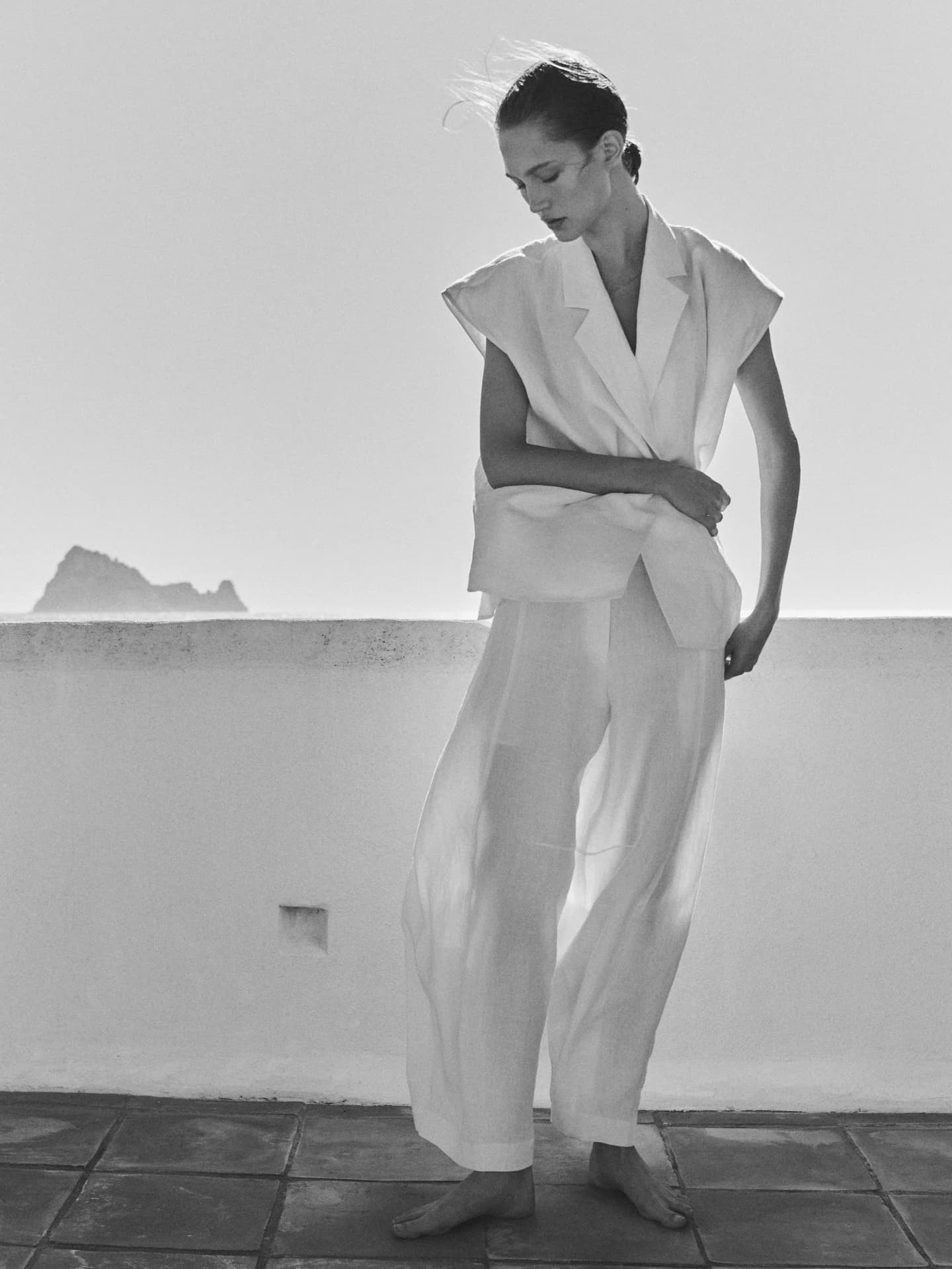 Льняной жилет на пуговицах - фото 9