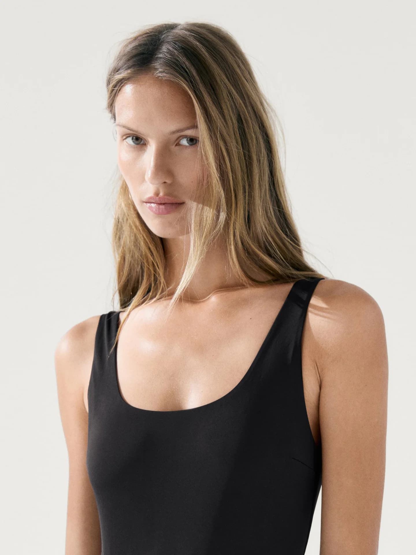 Купальник с ювелирной деталью - фото 9