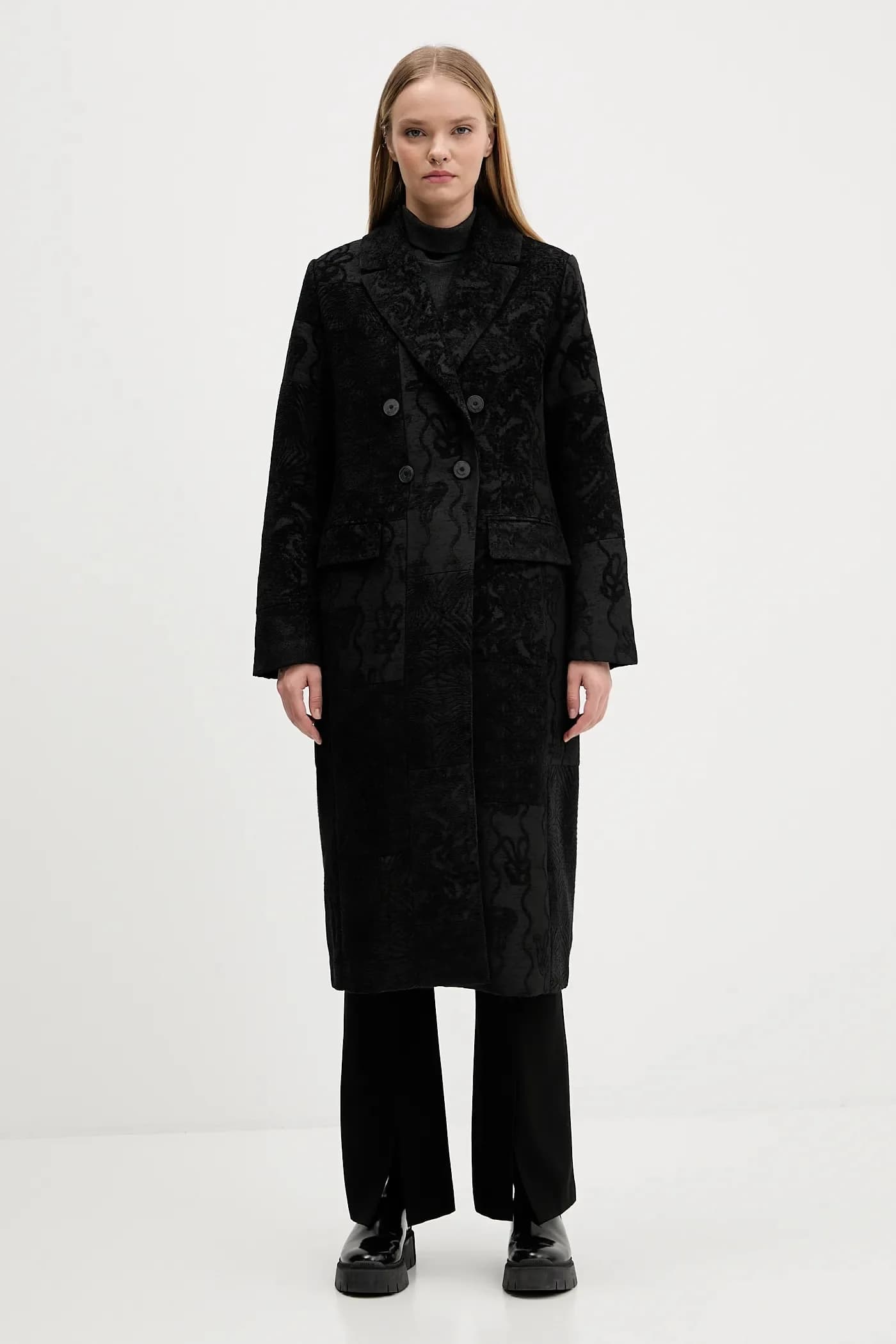 НАШИВКА ЧЕРНОЕ пальто