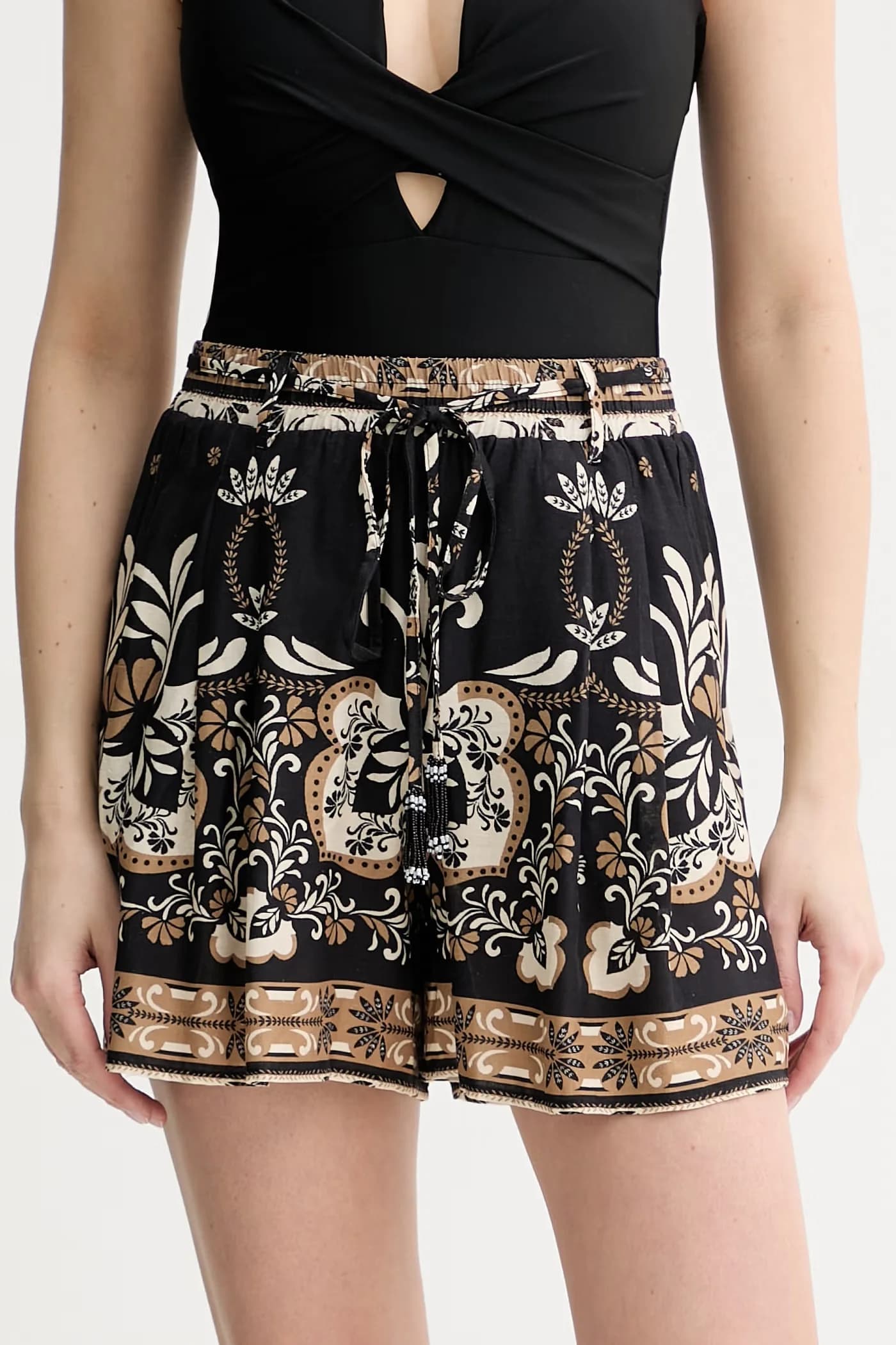 Женские льняные шорты