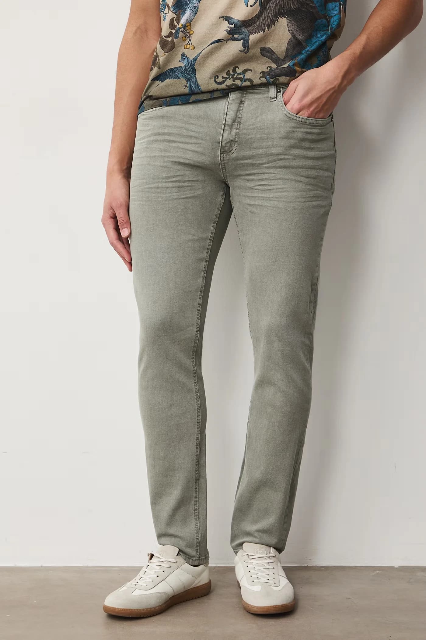 Мужские джинсы узкого кроя