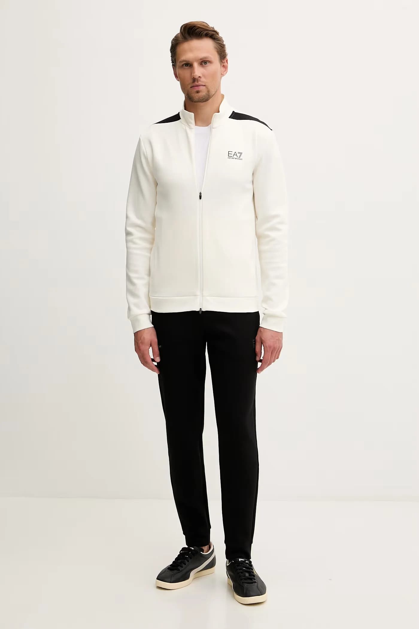 Мужской спортивный костюм