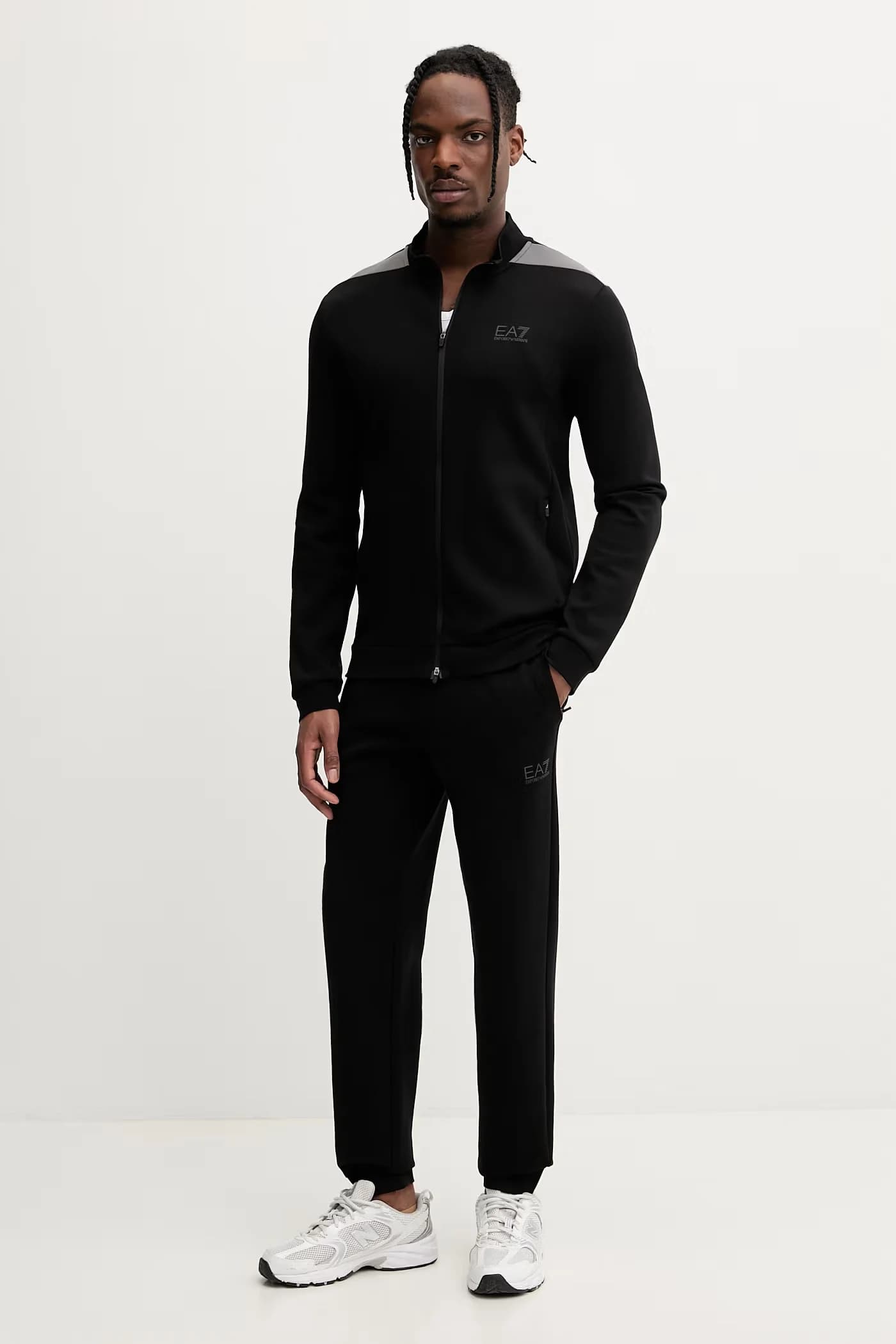 Мужской спортивный костюм