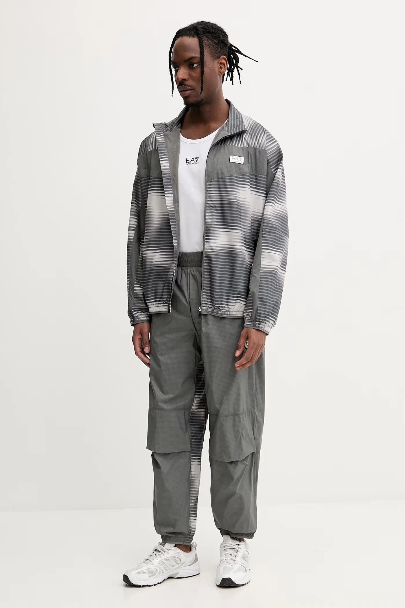 Мужской спортивный костюм