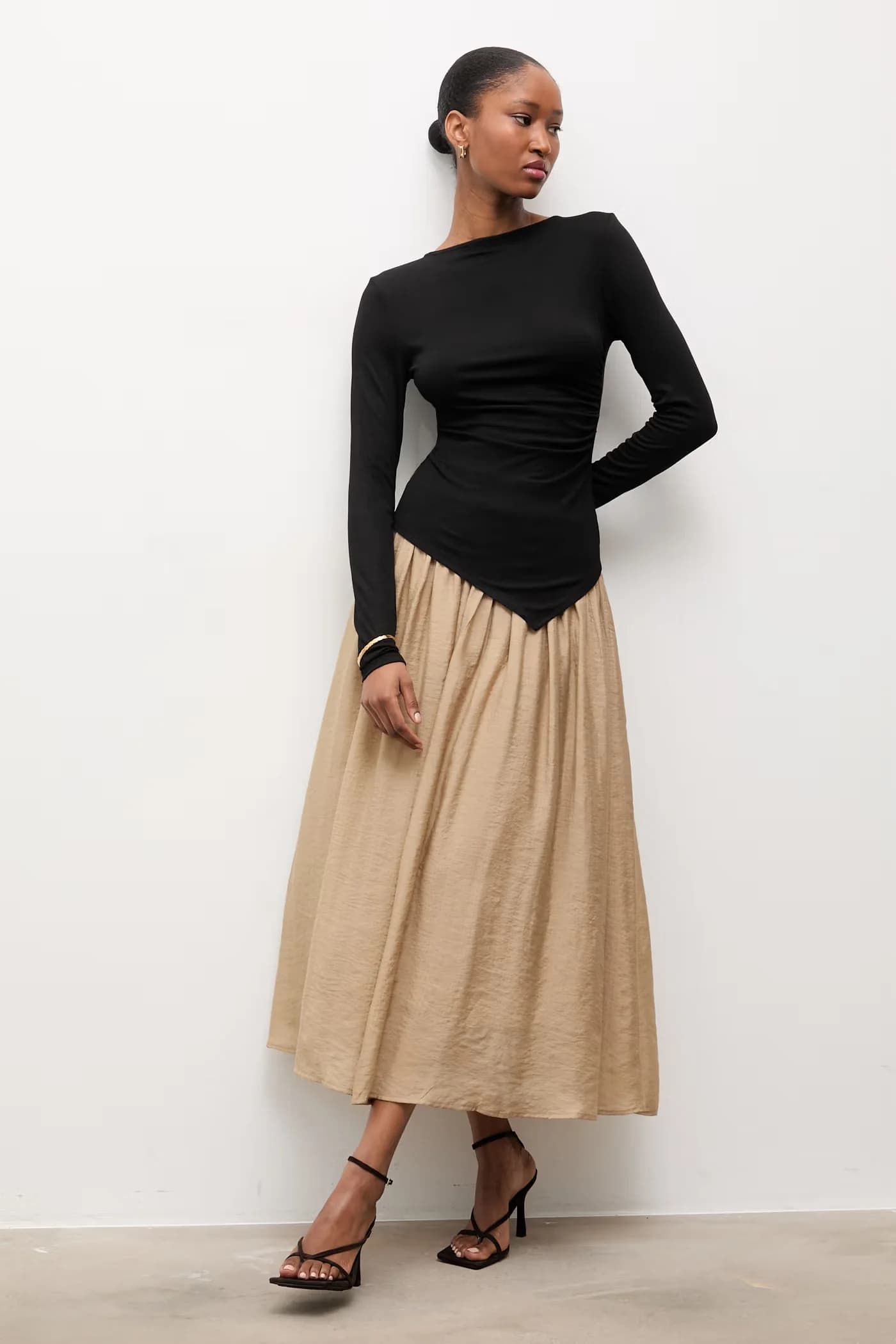 Женская асимметричная блузка из вискозы.