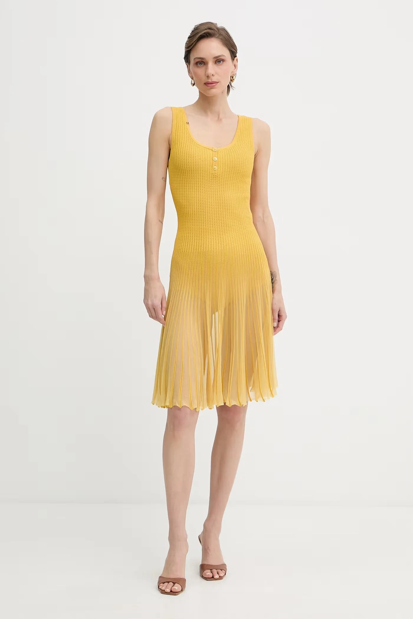 Расклешенное платье с вискозой