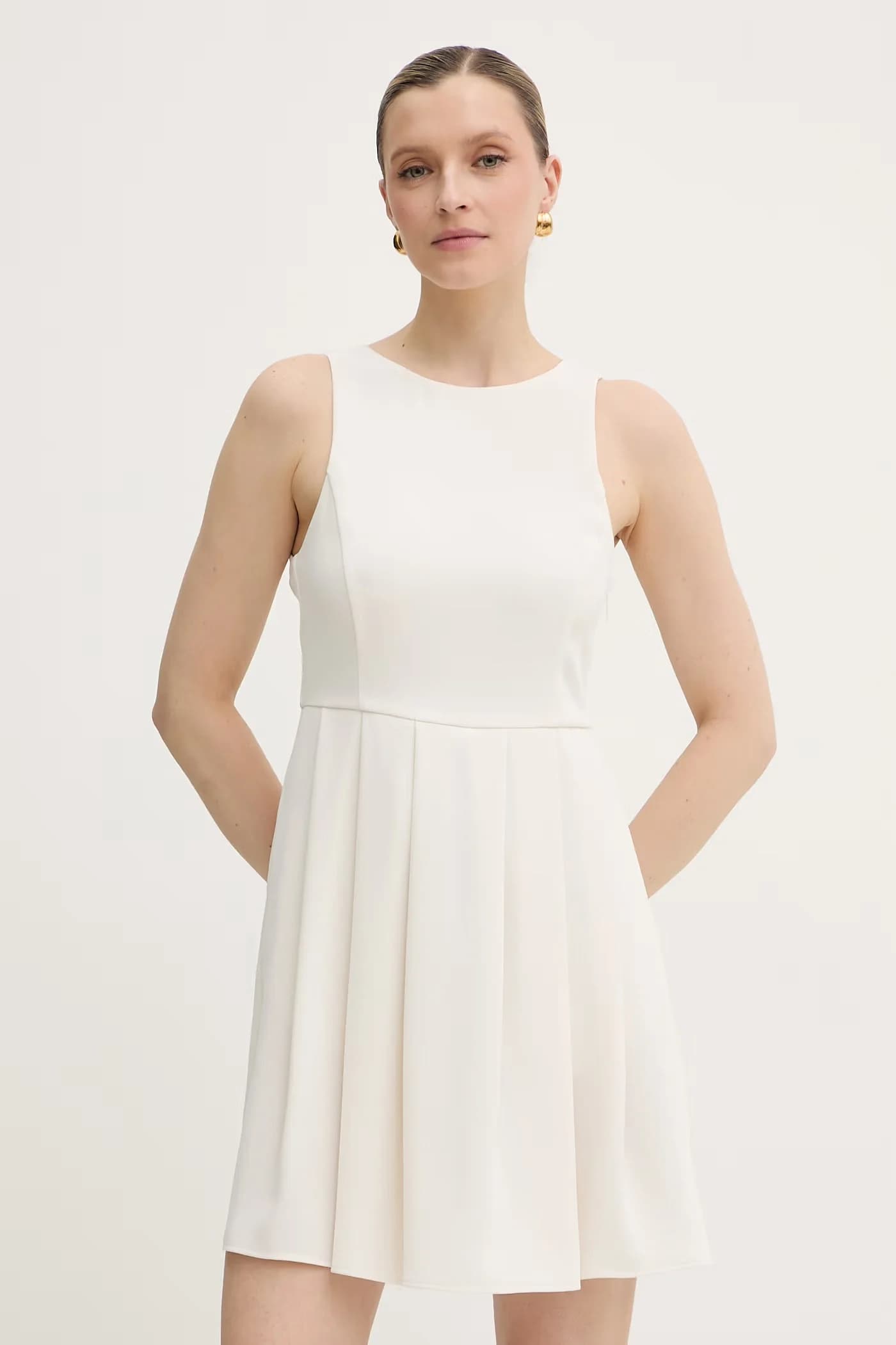 Маленькое черное платье