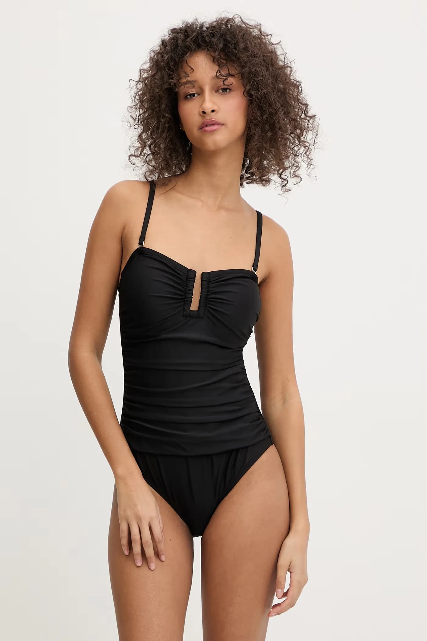 Женский цельный купальник