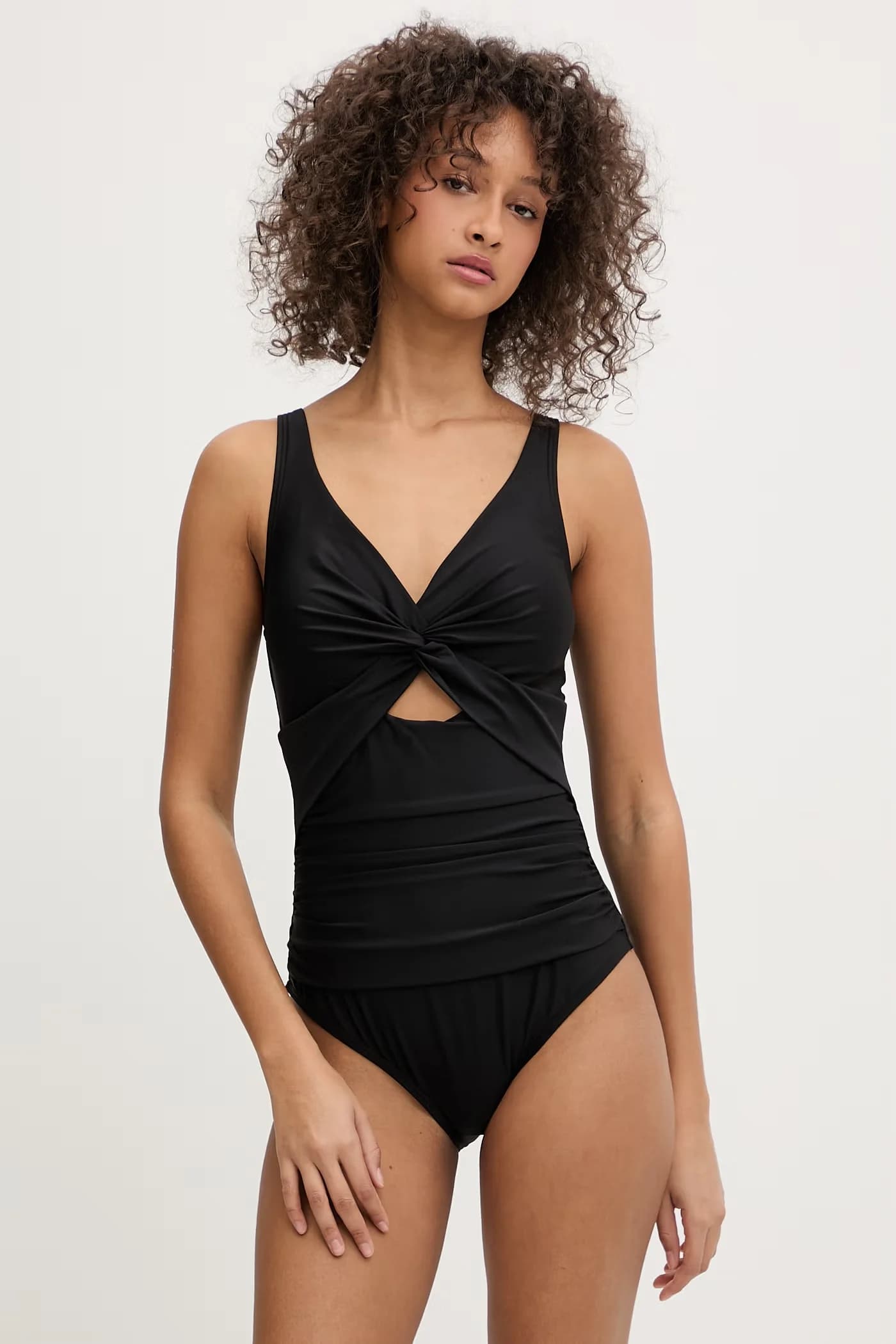 Женский цельный купальник