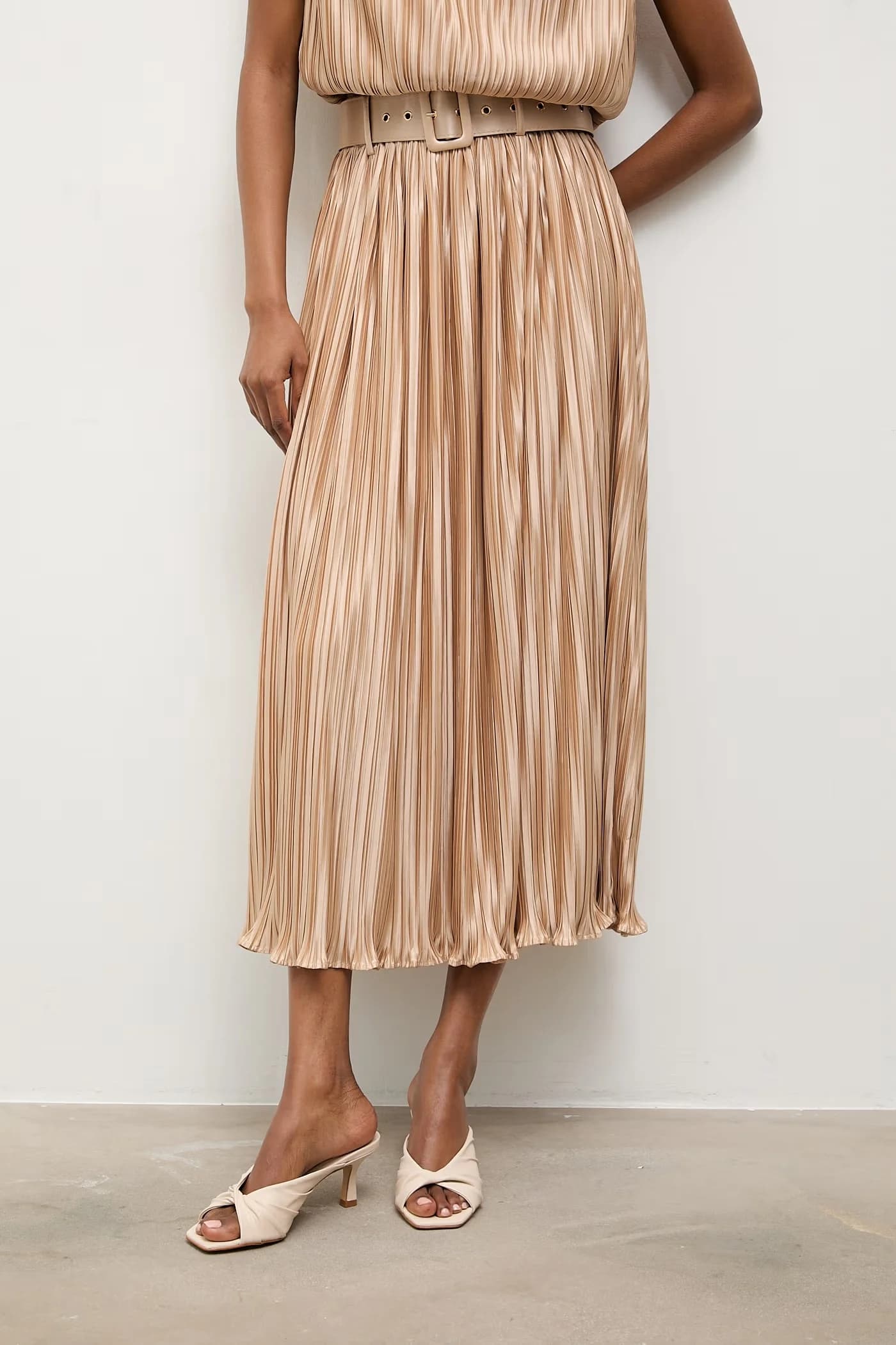 Женские кожаные шлепанцы