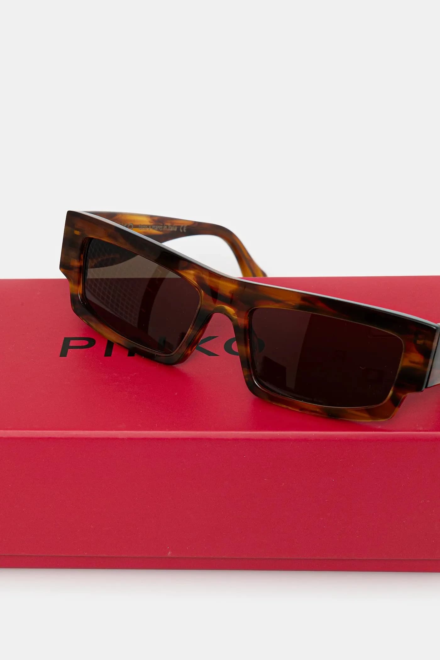 Солнцезащитные очки - фото 4