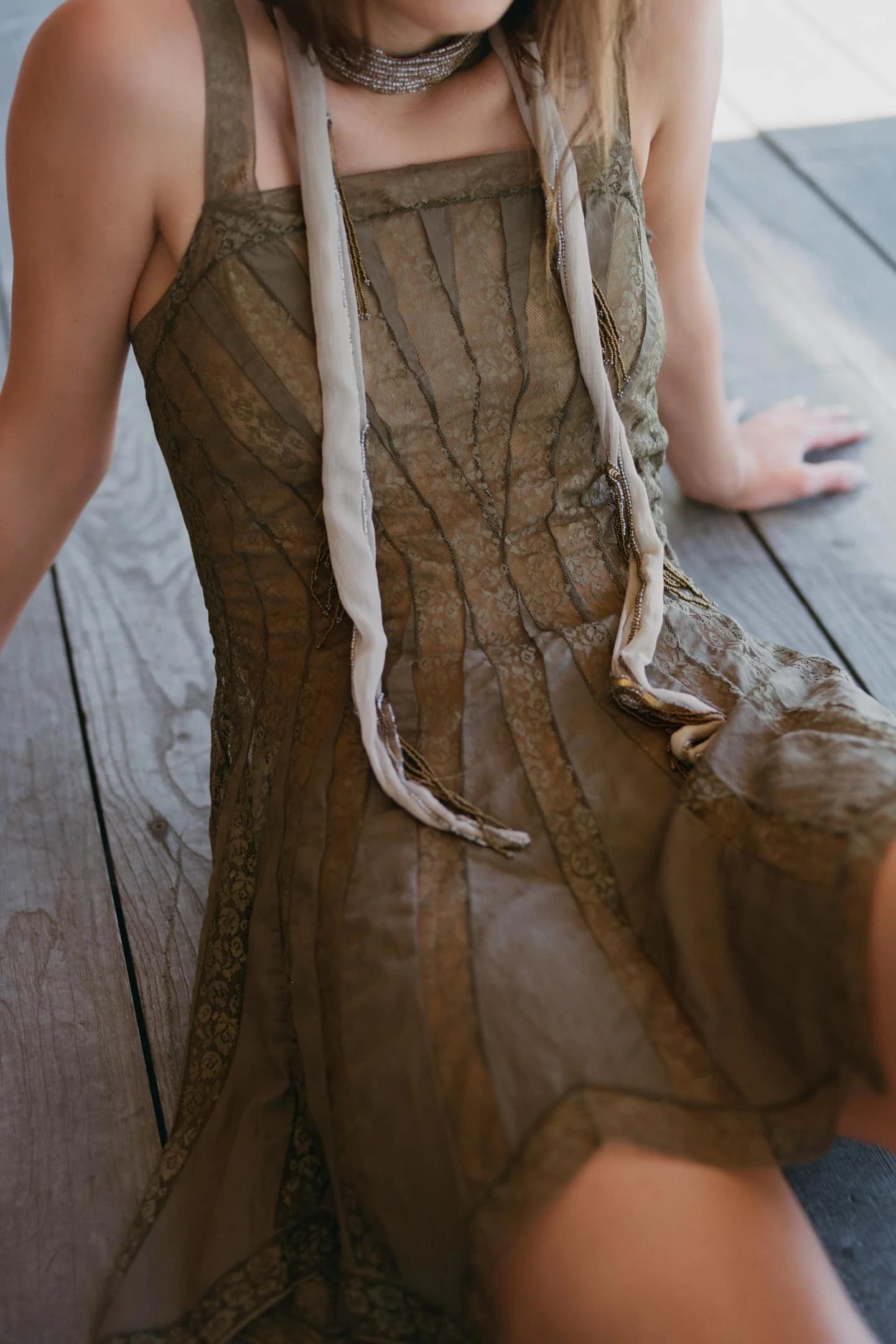 ПЛАТЬЕ С КРУЖЕВОМ, ОГРАНИЧЕННАЯ ВЫПУСКА - фото 2