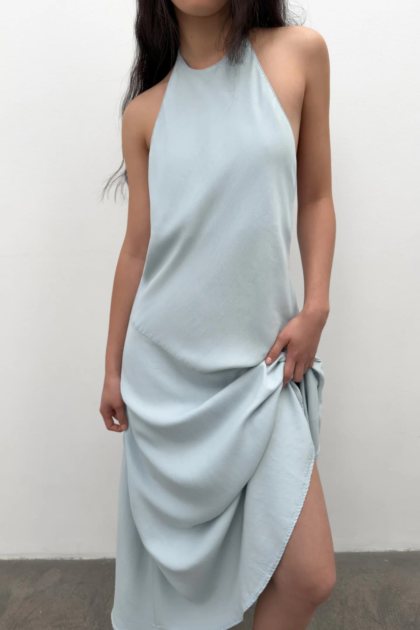 СВОБОДНОЕ ПЛАТЬЕ С ХАЛТЕРОМ - фото 2