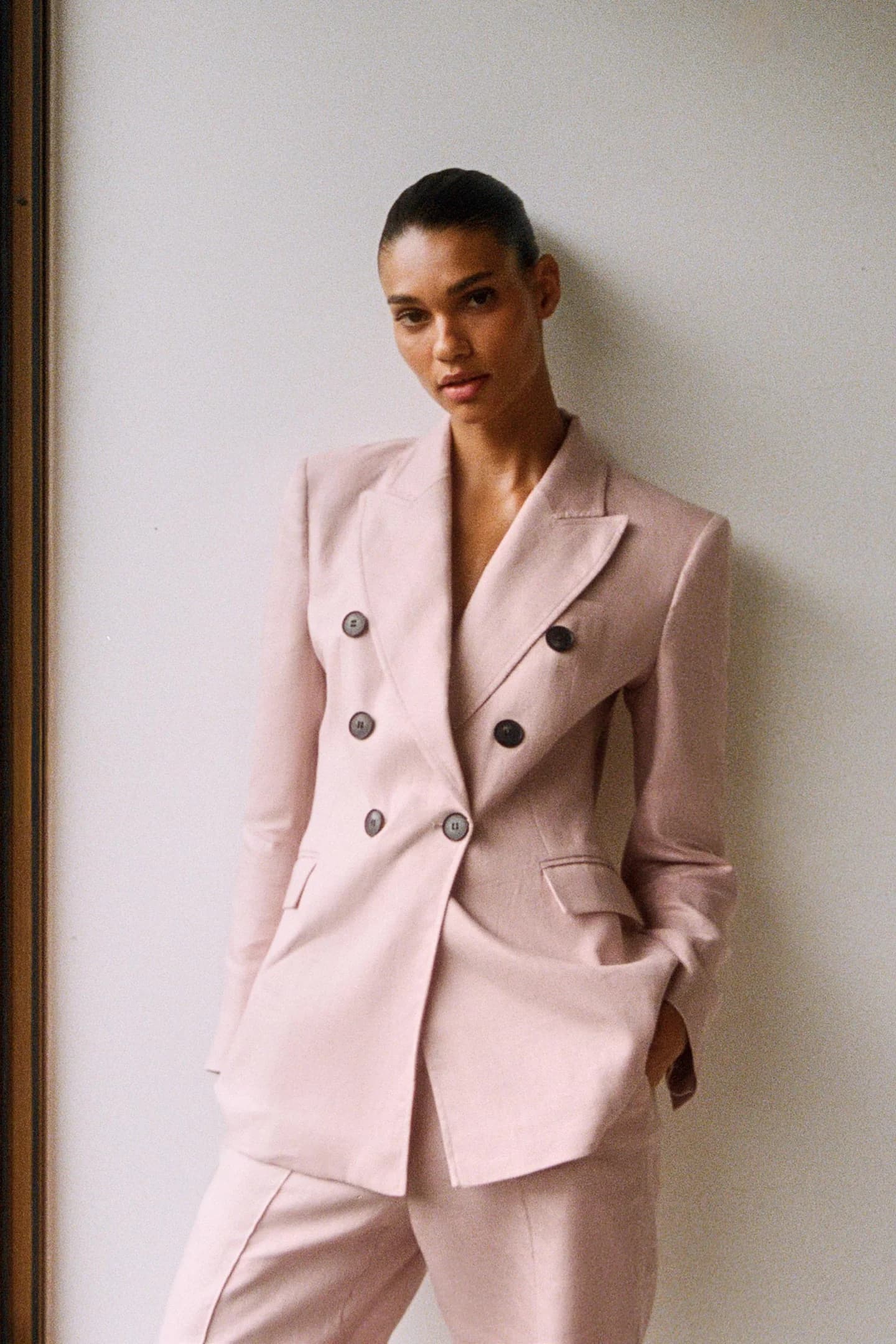 ДВУБОРТНЫЙ ПИДЖАК ИЗ 100% ЛЬНА