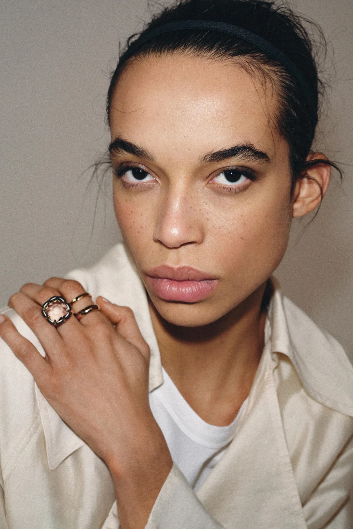 НАБОР ИЗ 3-Х ОБРУЧАЛЬНЫХ КОЛЬЦ С УКРАШЕНИЕМ - фото 2