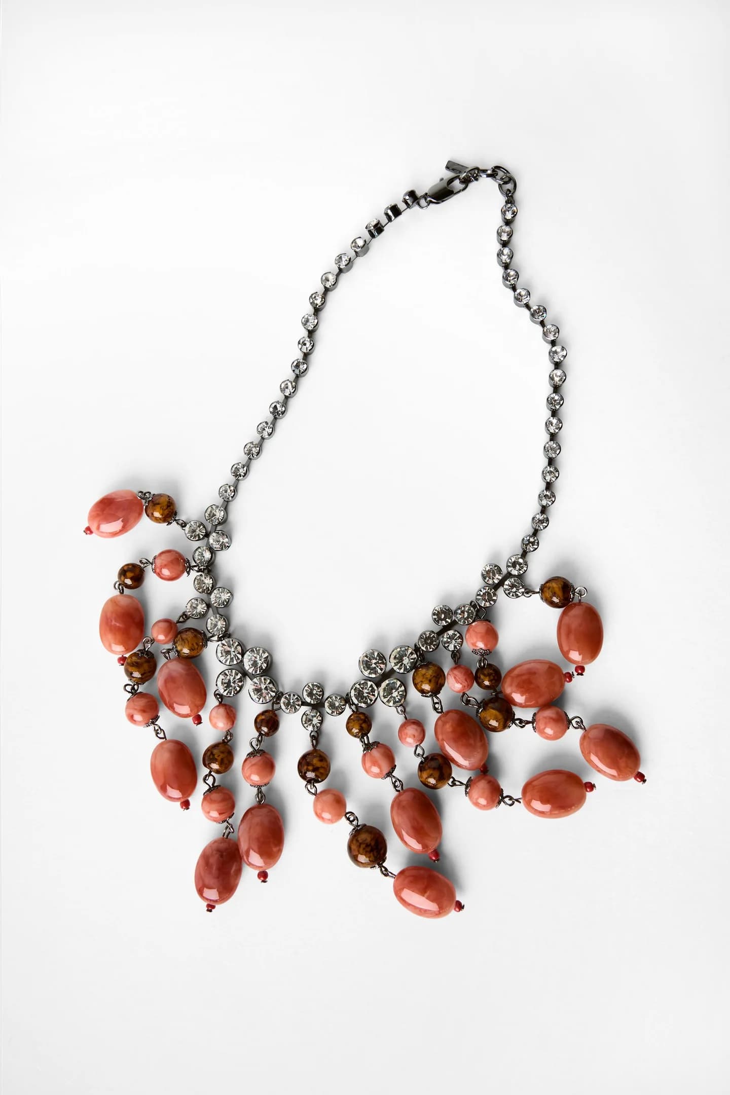 КАСКАДНОЕ ОЖЕРЕЛЬЕ С КАМНЯМИ