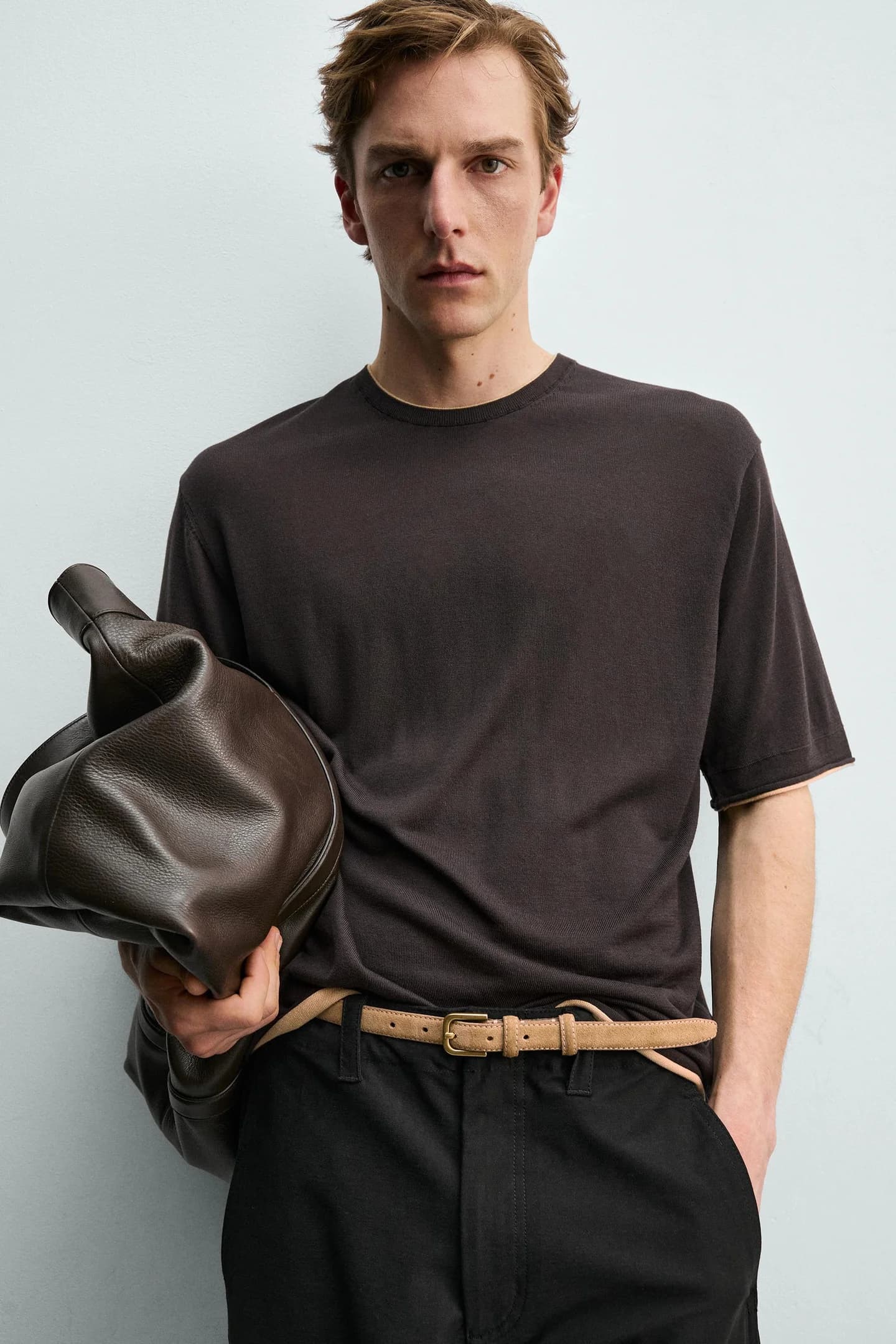 ТРИКОТАЖНАЯ ФУТБОЛКА С КОНТРАСТНЫМИ ОТДЕЛКАМИ