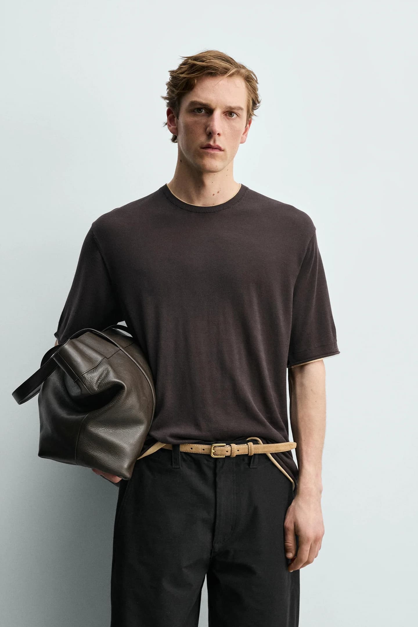 ТРИКОТАЖНАЯ ФУТБОЛКА С КОНТРАСТНЫМИ ОТДЕЛКАМИ - фото 2