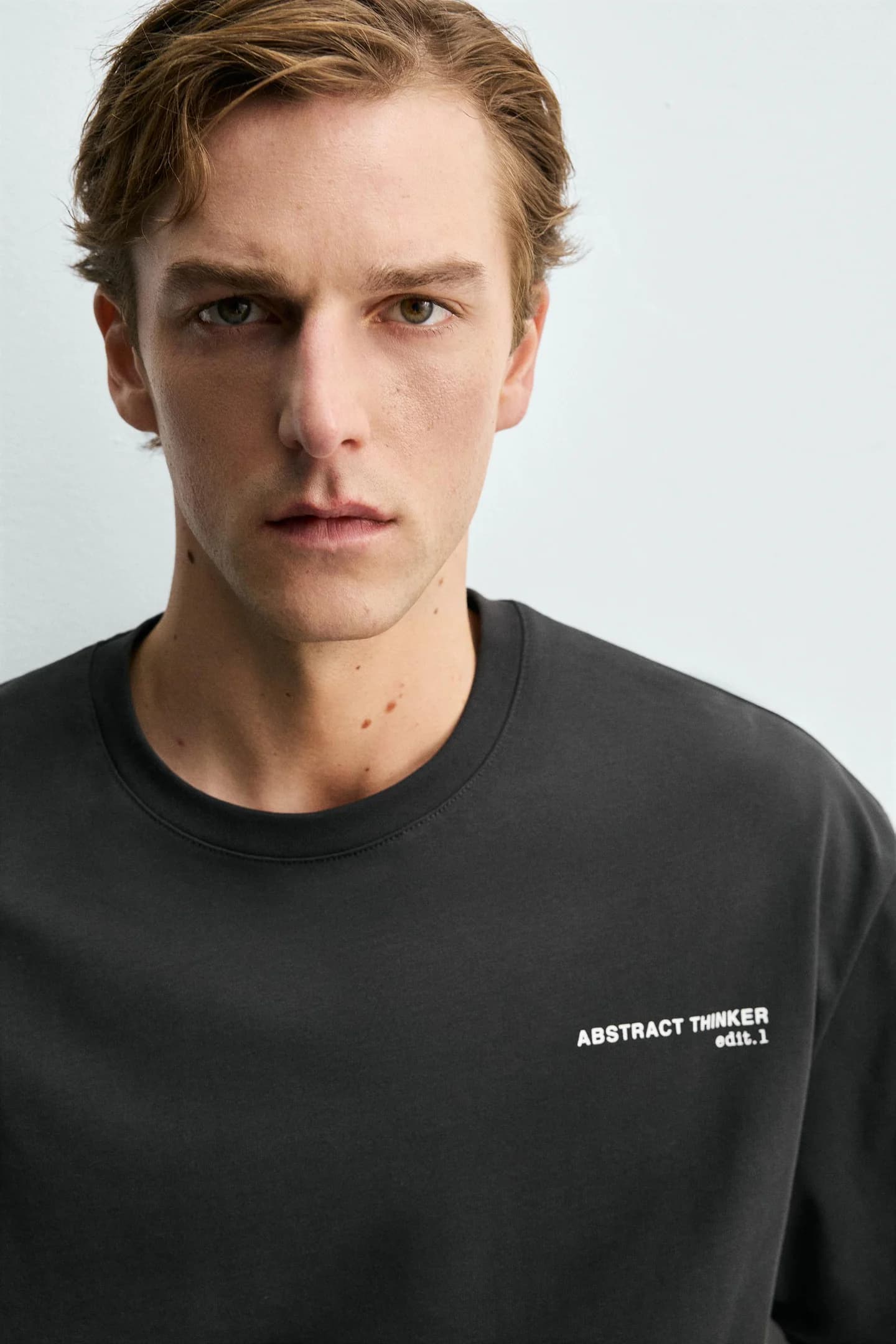 ФУТБОЛКА С КОНТРАСТНОЙ НАДПИСЬЮ. - фото 2