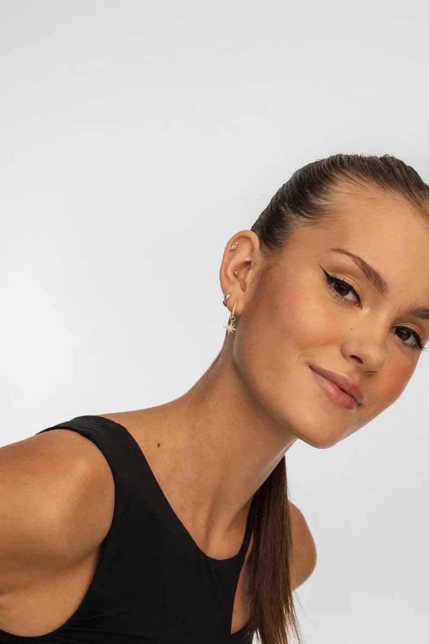 Позолоченная серебряная серьга - фото 3