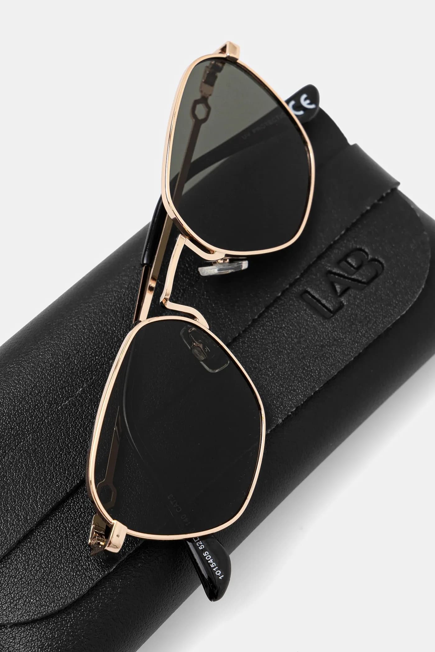 Солнцезащитные очки - фото 3