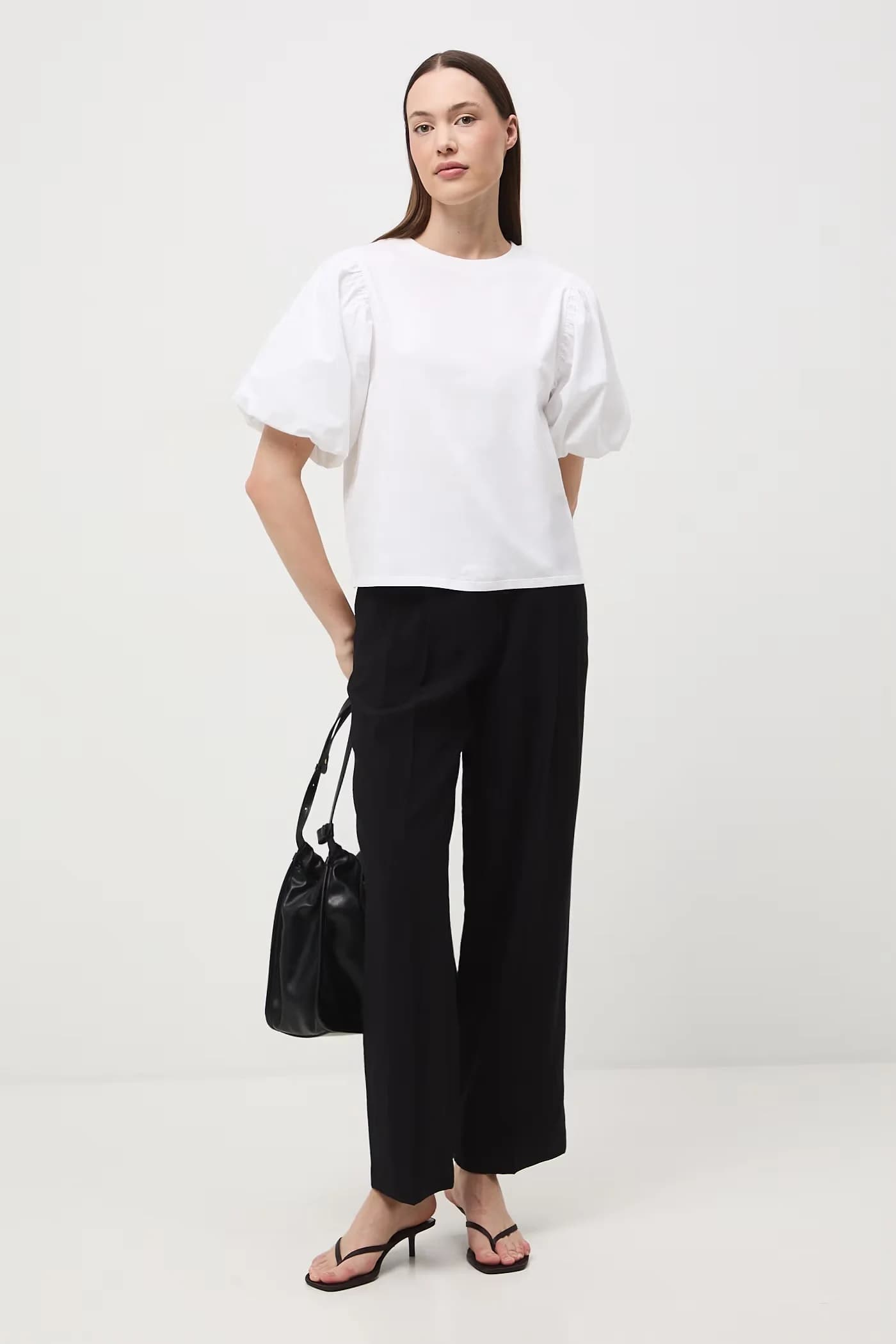 Женские широкие брюки из вискозы.