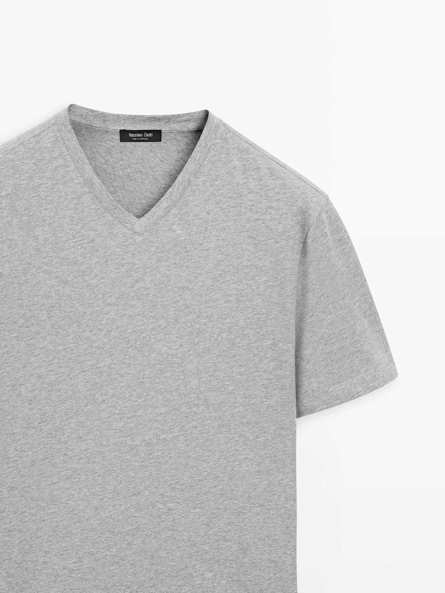 Футболка из 100% хлопка с V-образным вырезом. - фото 5