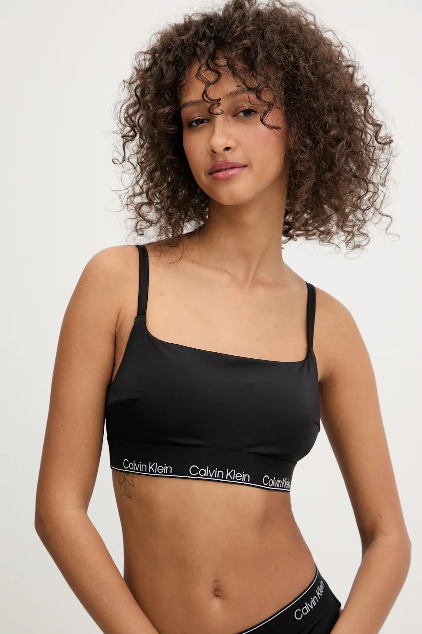 Женский бюстгальтер для плавания