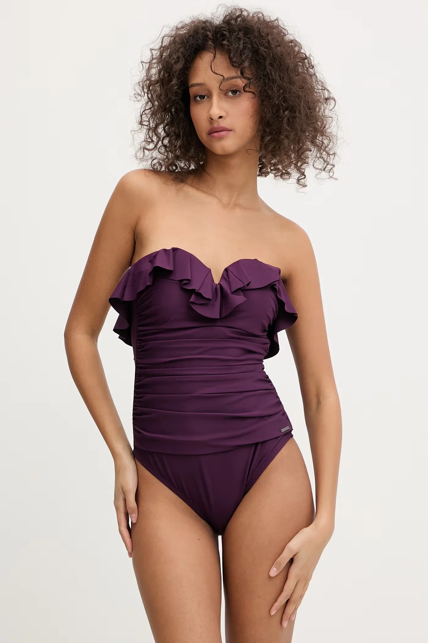 Женский цельный купальник