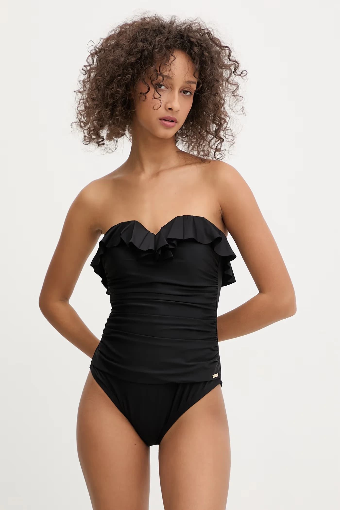 Женский цельный купальник