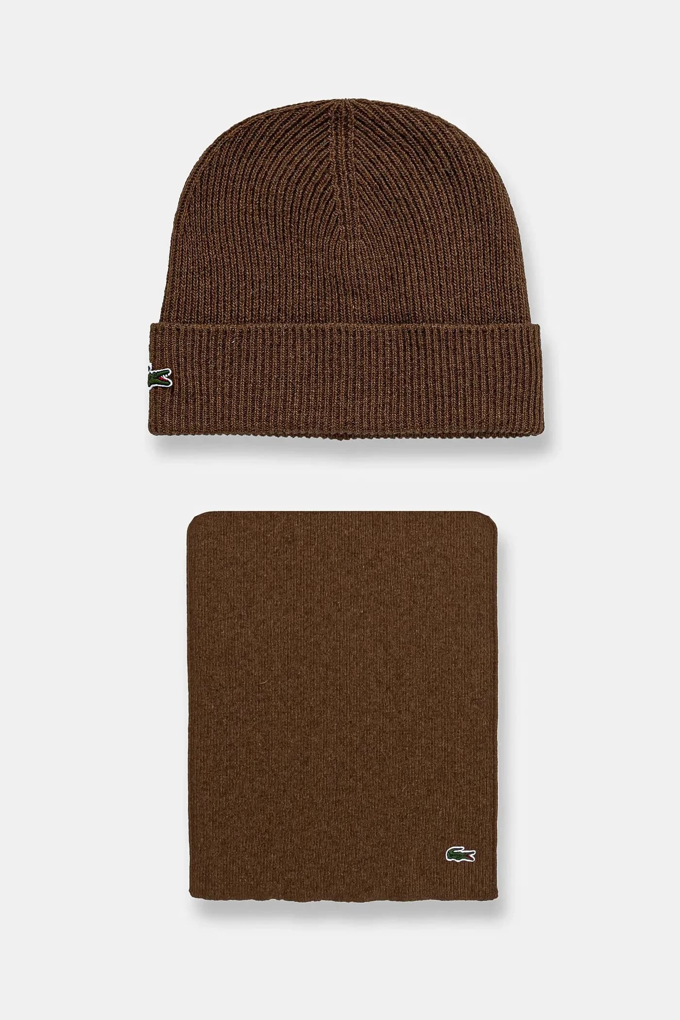 Шерстяная шапка и шарф