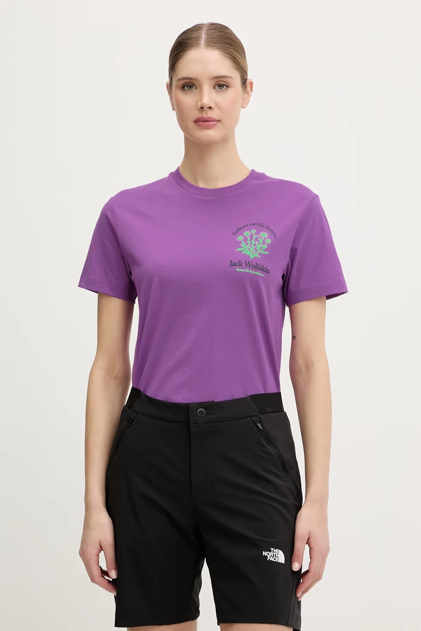 Беззаботная женская базовая футболка из хлопка