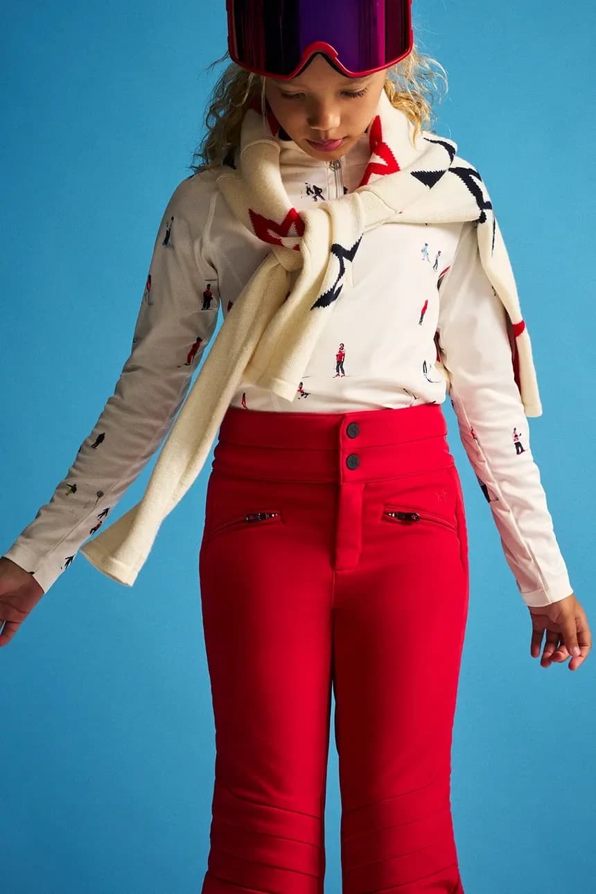 Функциональная детская термобелье с длинными рукавами и половинной молнией.