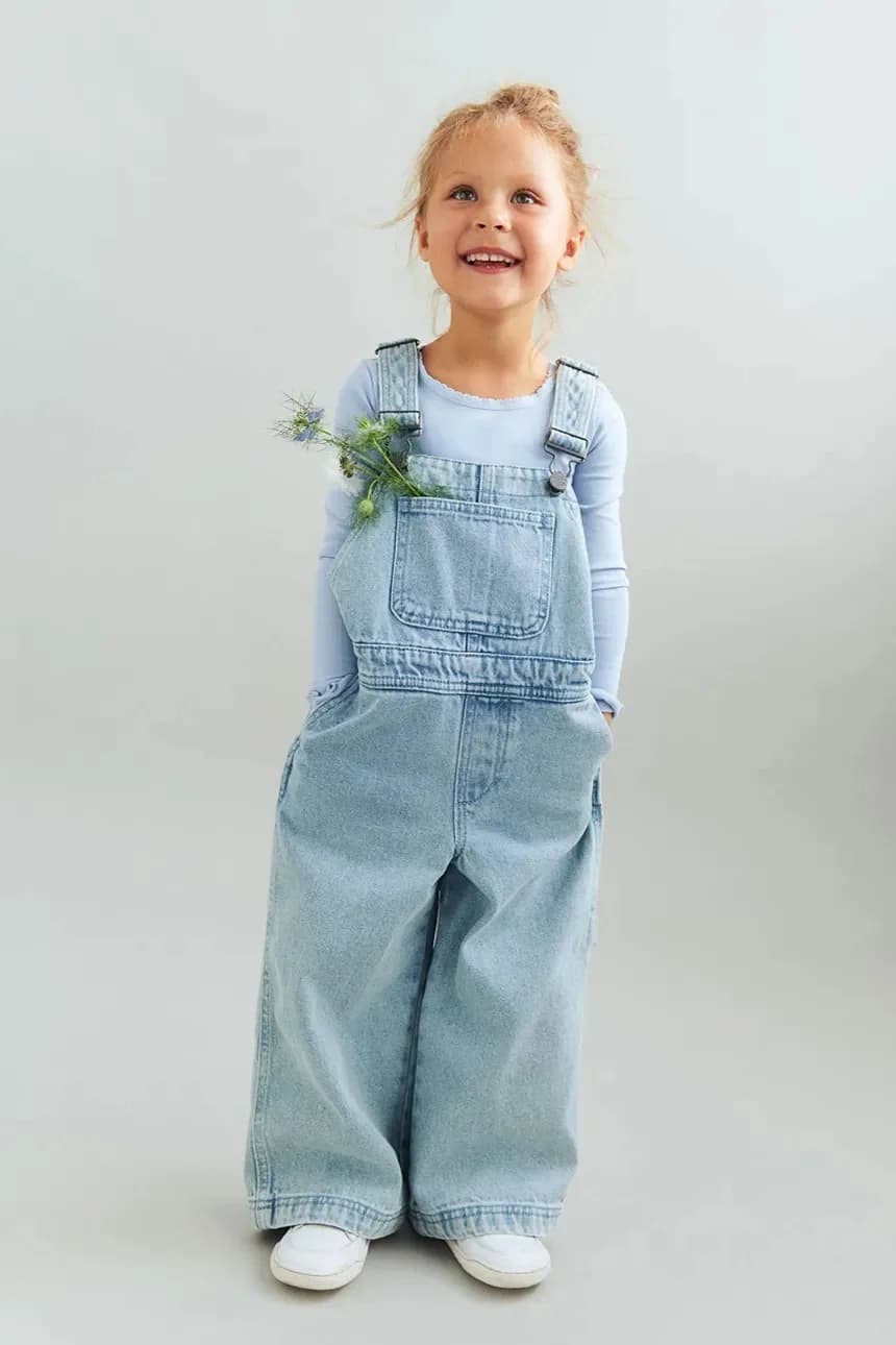 Детский джинсовый комбинезон