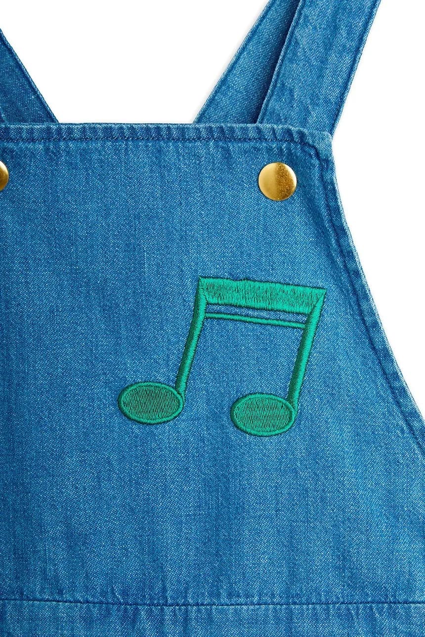 Обратите внимание на детские джинсовые комбинезоны. - фото 4