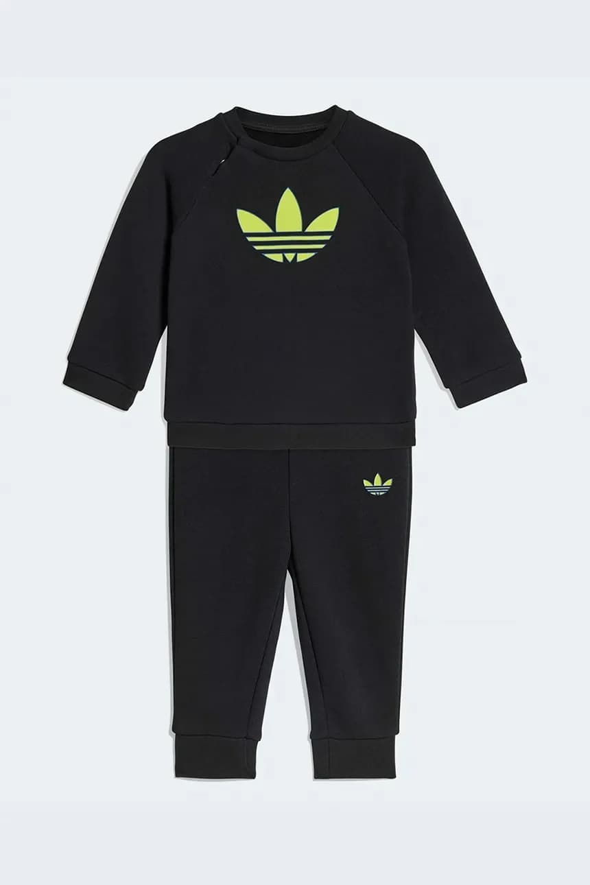 Детский спортивный костюм