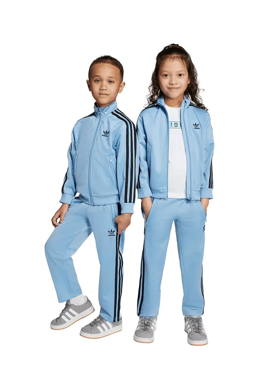 Детский спортивный костюм