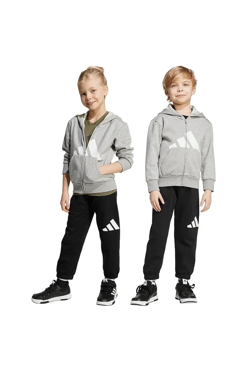 Детский спортивный костюм