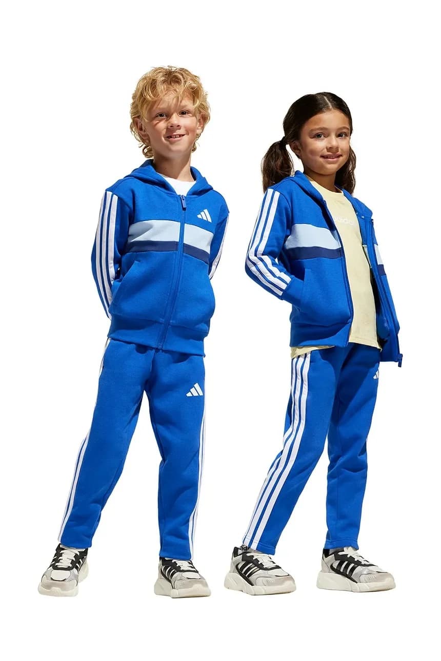 Детский спортивный костюм