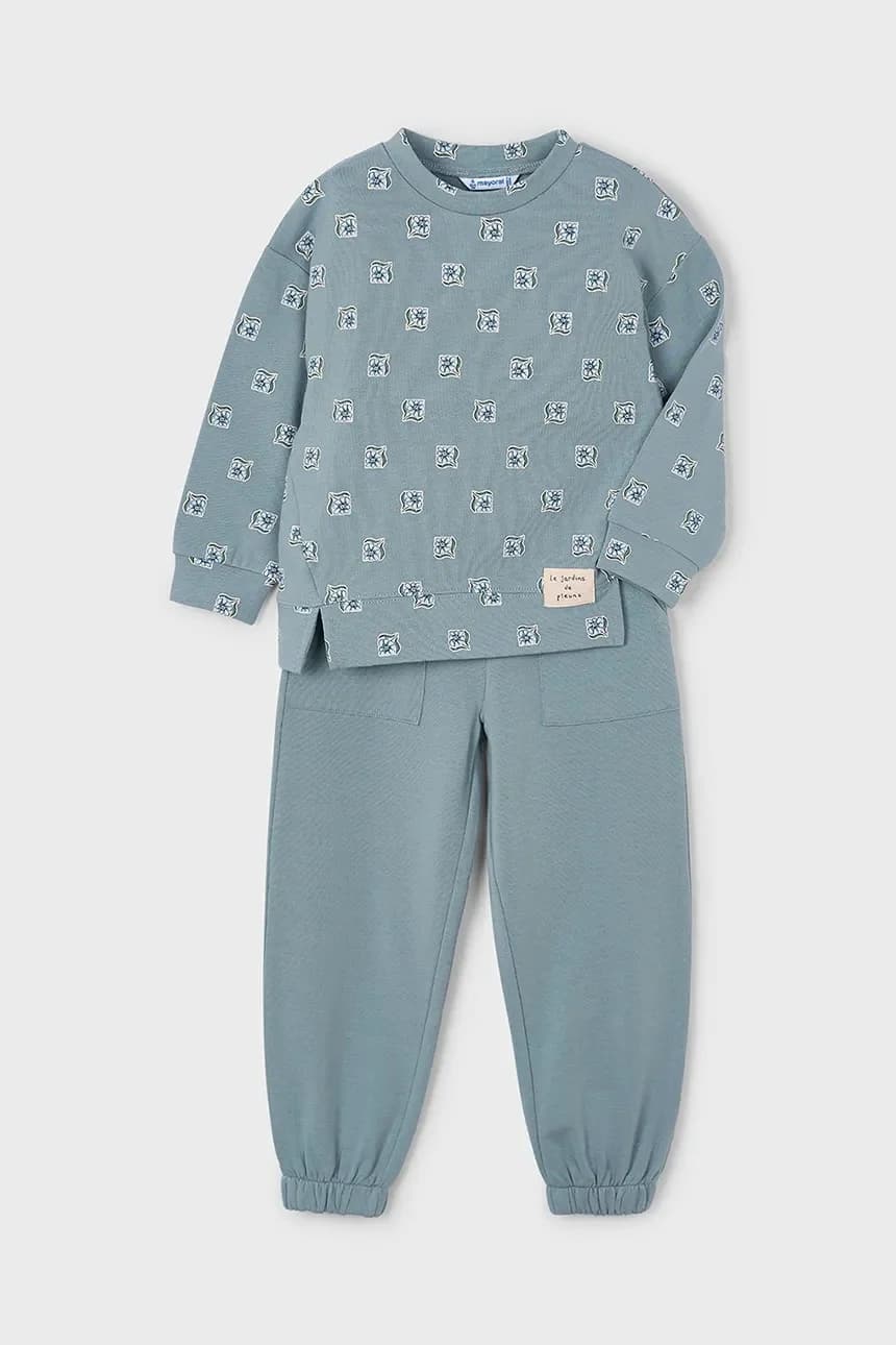 Детский спортивный костюм