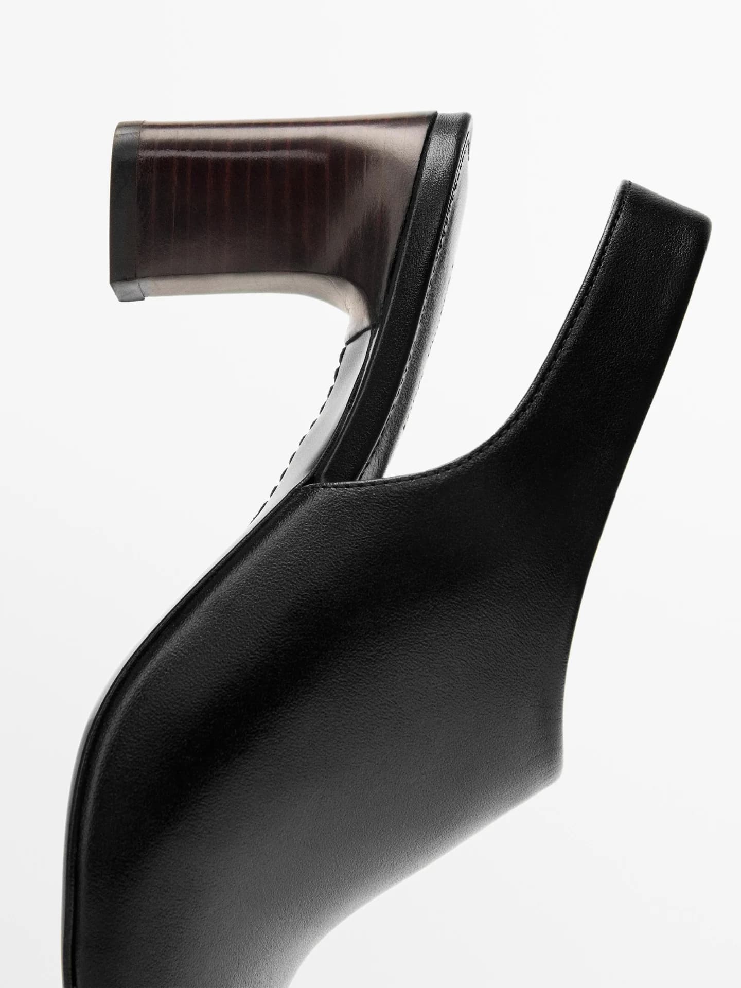 Кожаные босоножки на широком каблуке - фото 9